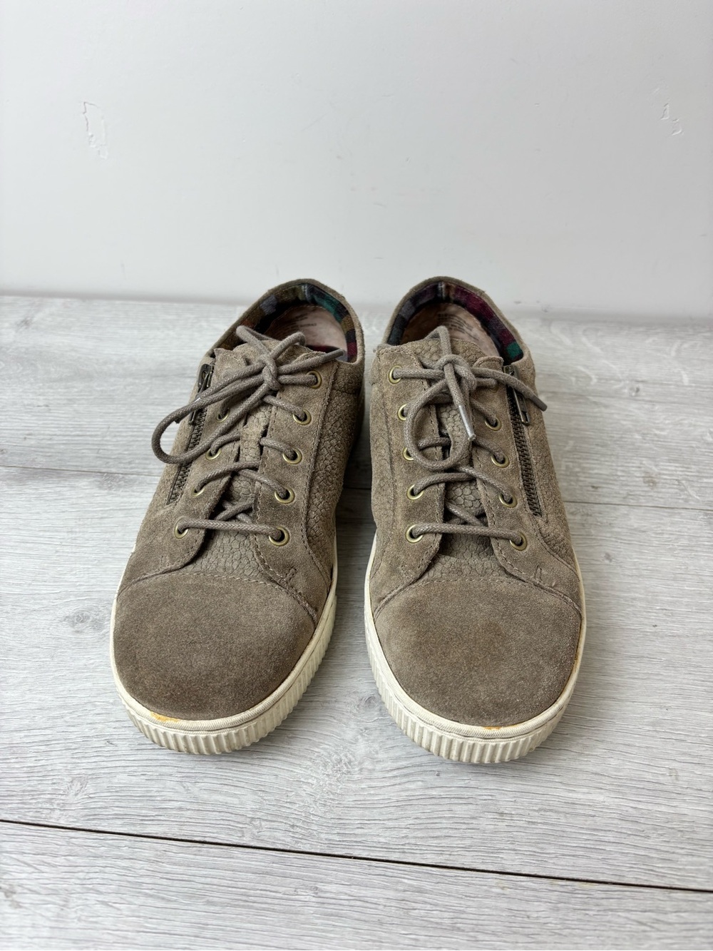 Born Tamara Suede Lace-Up Sneakers Taupe Textured Leather Side Zip Women’s 8.5M - Picture 2 of 10